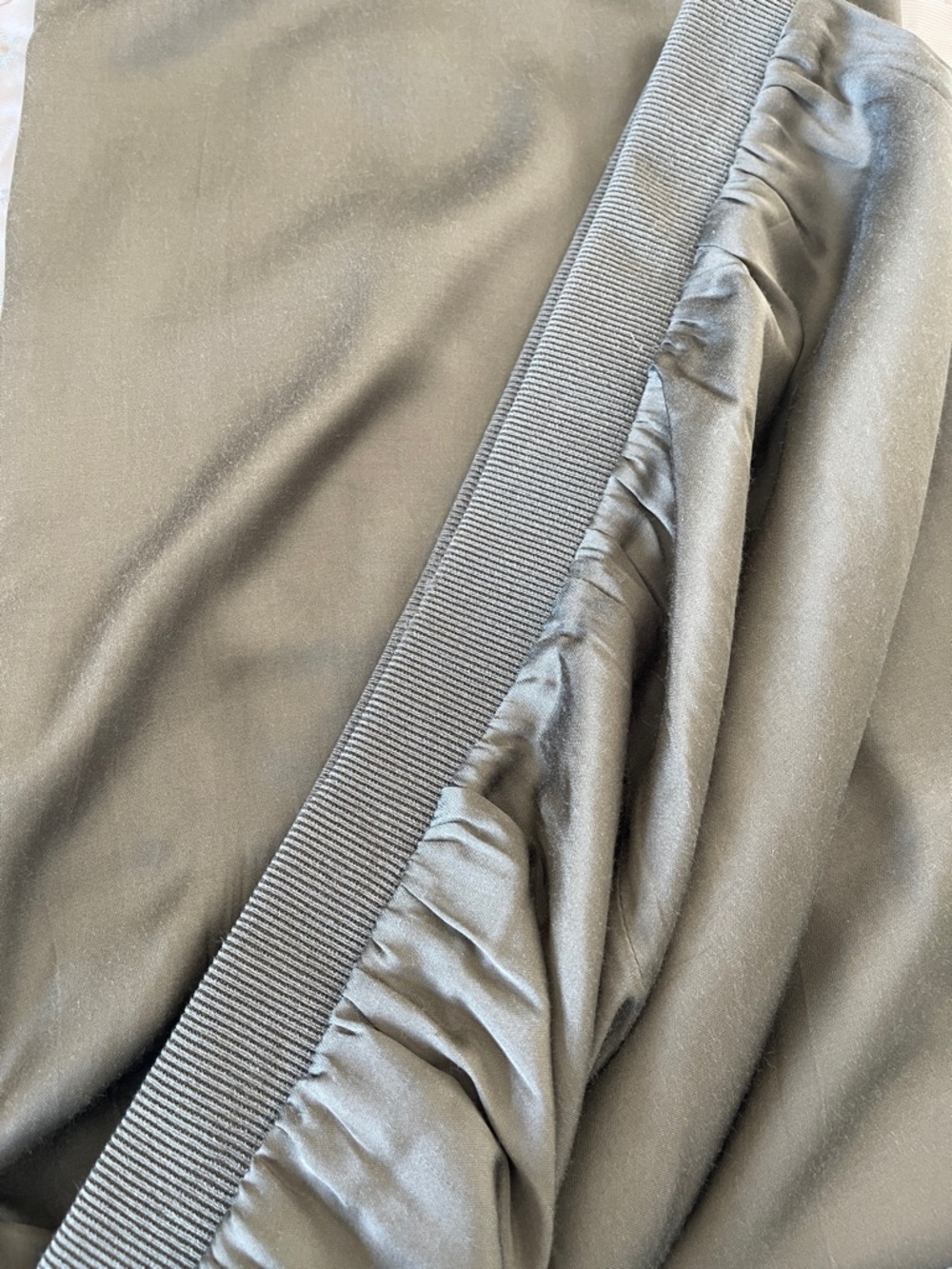 T Tahari Olive-Tone Elastic Waist Pull- on Satin like Wide-Leg Pants size XL EUC - Picture 4 of 6